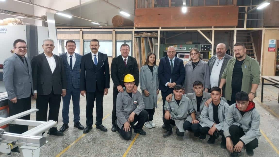 Kaymakamımız Sayın Turgut GÜLEN Okulumuzu Ziyaret Etti